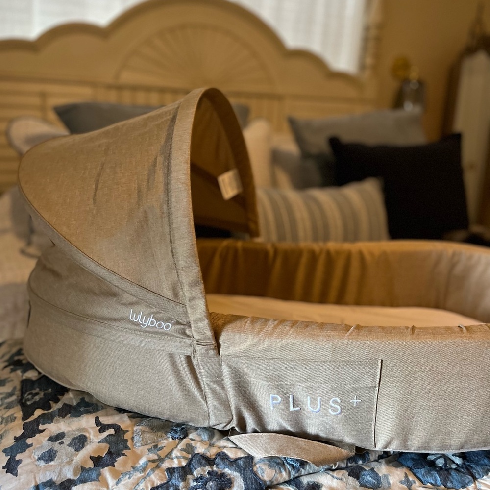 Lulyboo Plus Travel Bassinet in Oatmeal